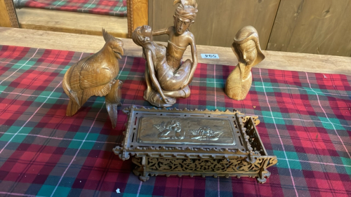 BOX WOODEN CARVED ITEMS