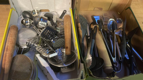 2 BOXES KITCHEN UTENSILS