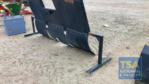 TRACTOR REAR SPRAY GUARD