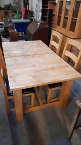KITCHEN TABLE & 4 CHAIRS