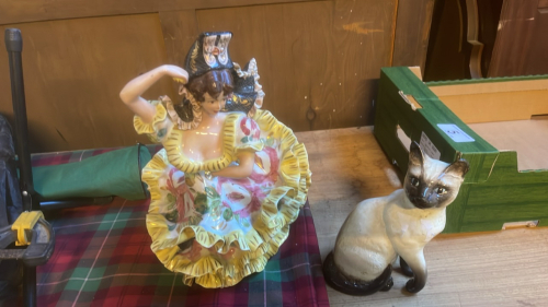 BOX- BESWICK CAT+ SPANISH DANCER ORNAMENTS- DAMAGED