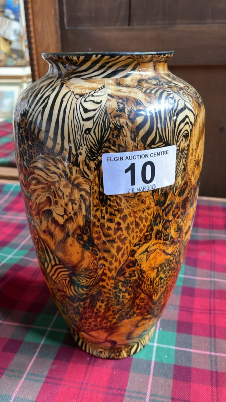 ANIMAL VASE