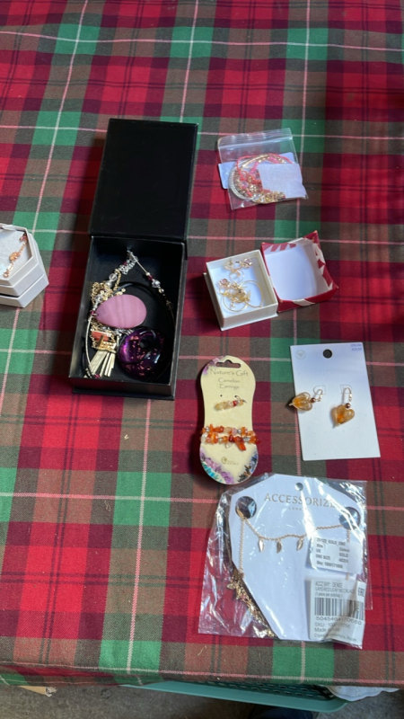 BOX ASSORTED JEWELLERY