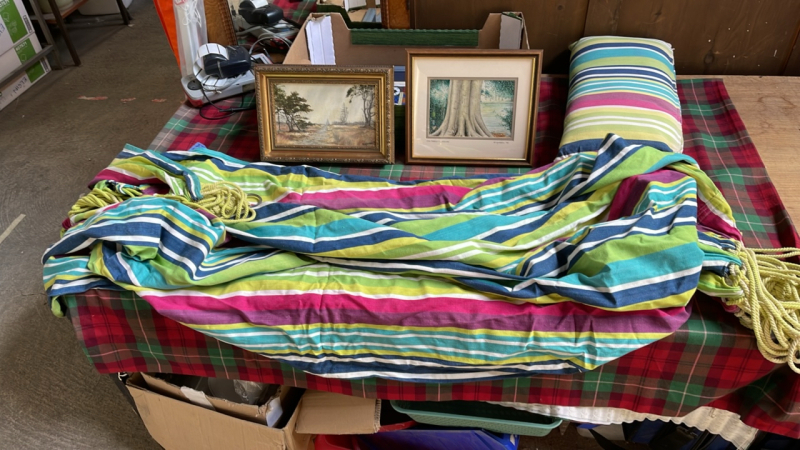 BOX-HAMMOCK & PICTURES