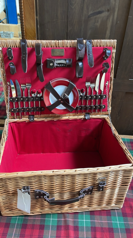 PICNIC HAMPER BASKET