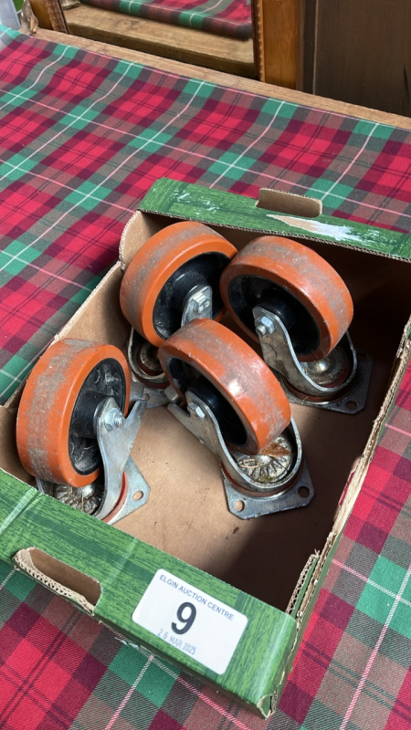 BOX- 4 WHEELS