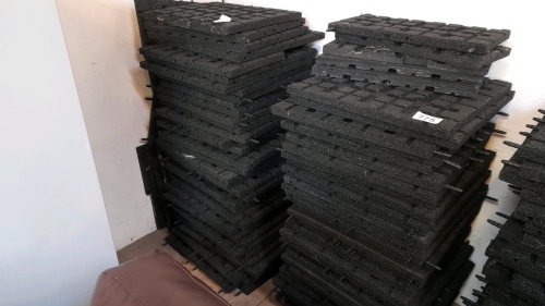 2 LOTS MAT FLOORING