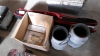 GLOVES PROJECTOR & CREAM PAILS