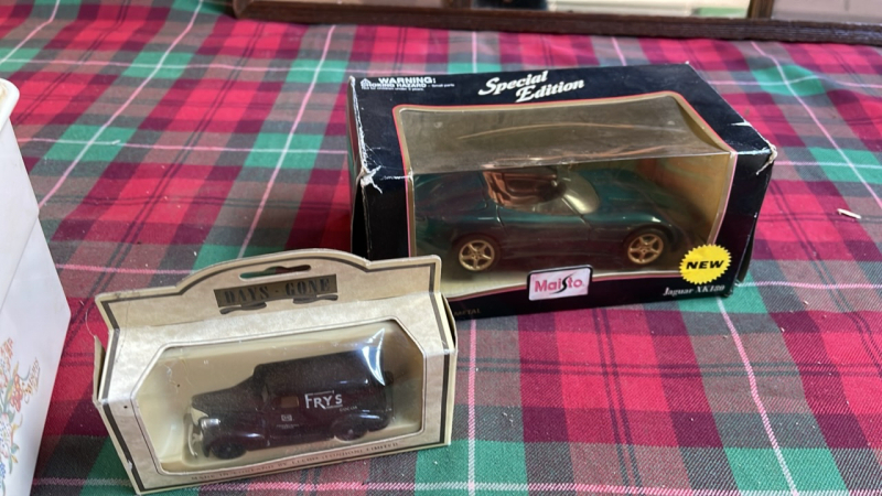 BOX- 2 VINTAGE CARS