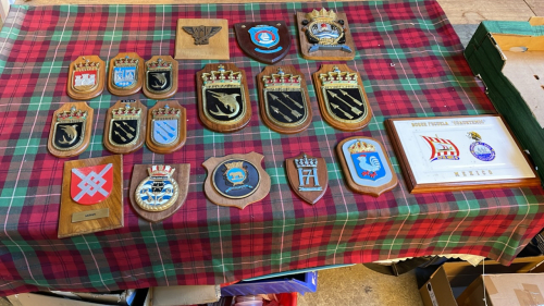 BOX PLAQUES / CRESTS