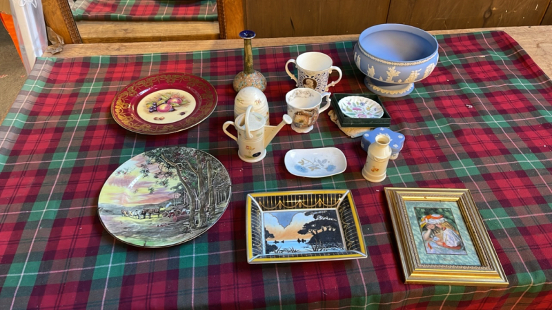 BOX DOULTON WEDGWOOD CHINA ETC