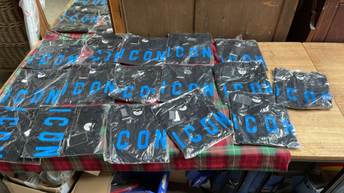 BOX 16 T SHIRTS