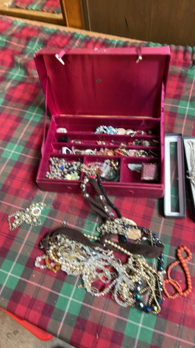 BOX ASSORTED JEWELLERY