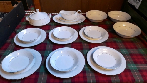 CROWN MING DINNER SET