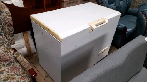 CHEST FREEZER