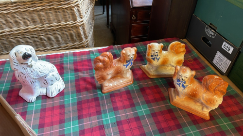 BOX WALLY DOG & 3 PEKINESE DOGS