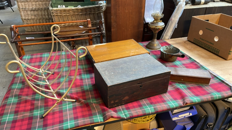 2 BOX LAMP, PAN, MAG RACK BOXES