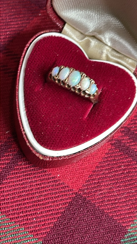 9CT OPAL RING