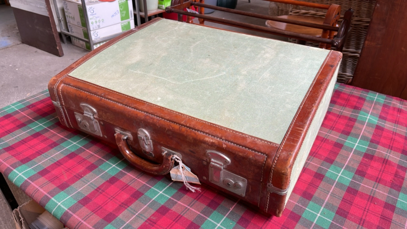 VICTOR SUITCASE