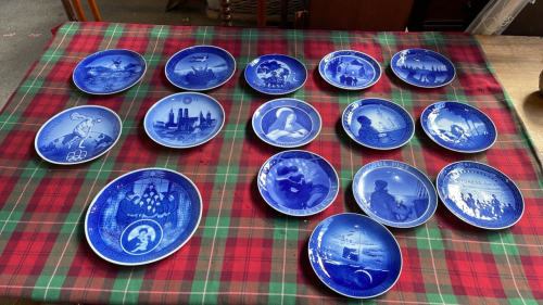 BOX ROYAL COPENHAGEN PLATES