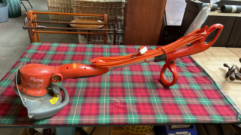 FLYMO STRIMMER