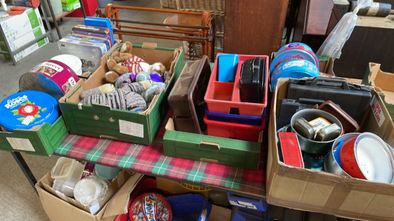 2 BOX TINS, SOFT TOYS ETC