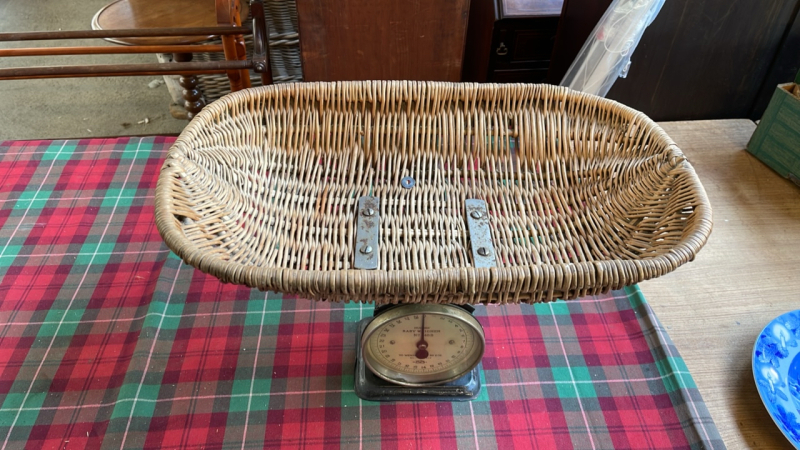 HUGHES BABY WEIGHING SCALES