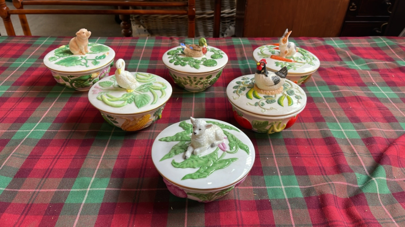 BOX 6 ANIMAL DISHES