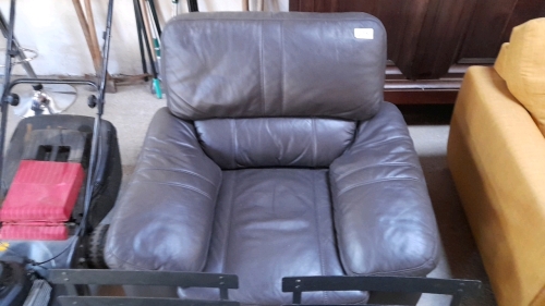 LEATHER CHAIR