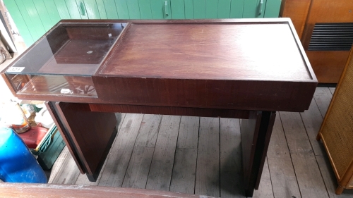 DISPLAY UNIT