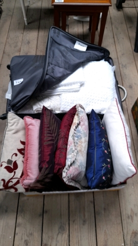 CASE NET CURTAINS & BOX CUSHIONS