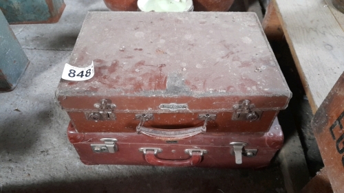 2 LEATHER CASES