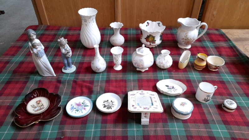 BOX ASSORTED CHINA WEDGWOOD ETC & 2 NAO ORNAMENTS