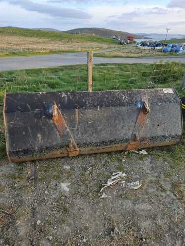 Front bucket for tractor loader 7 foot wide - in average