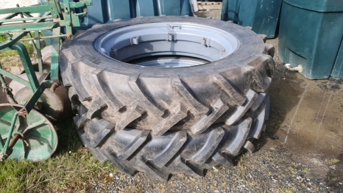 Massie Ferguson Rear Tyres on Rims 38x13.6 Radials. Tyres