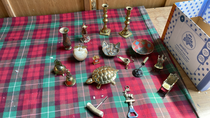 BOX SMALL ITEMS BRASSWARE ETC