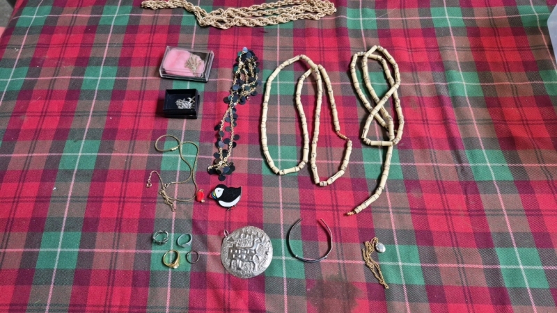 BOX ASSORTED JEWELLERY