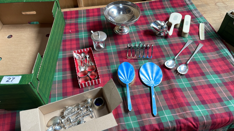 BOX ASSORTED E P WARE & DRESSING TABLE ITEMS