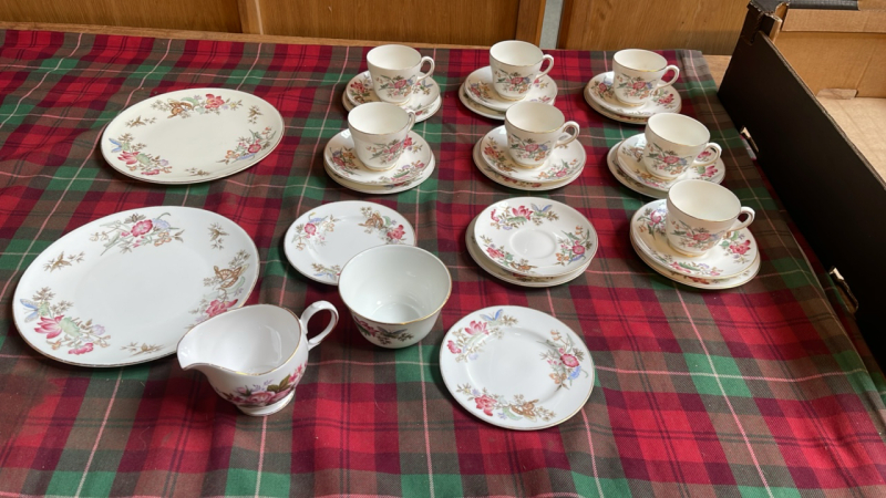 BOX-28 PCS WEDGWOOD SANDON TEA CHINA & QUEEN ANNE JUG