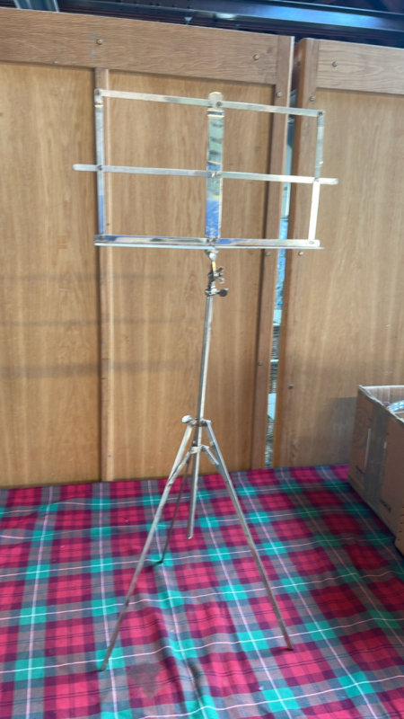 MUSIC STAND