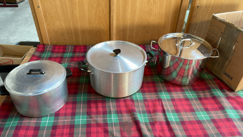 BOX 3 LARGE PANS