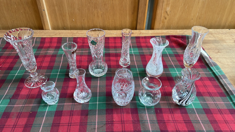 BOX GLASS & CRYSTAL VASES