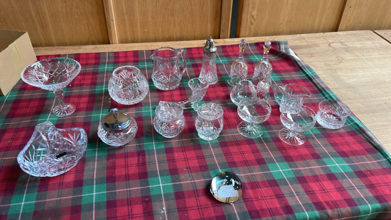 BOX CRYSTAL WARE