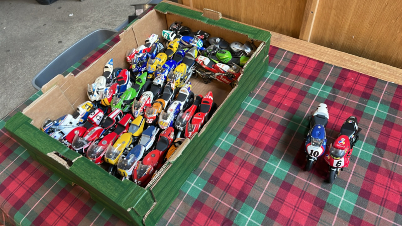 BOX TOY MOTOR BIKES