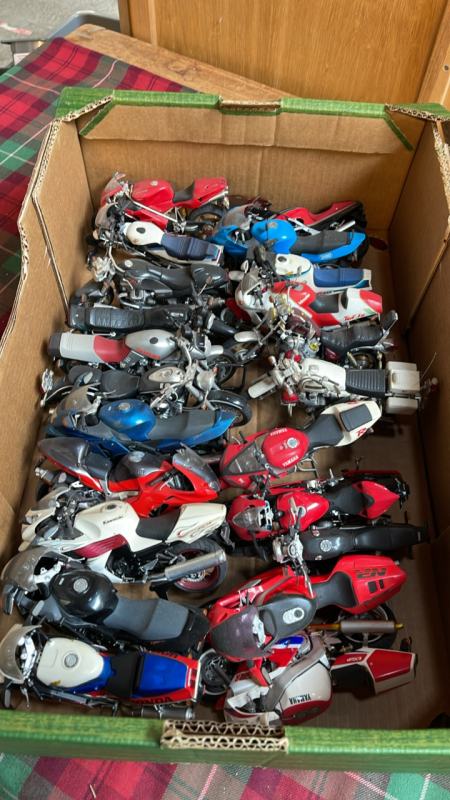 BOX TOY MOTOR BIKES