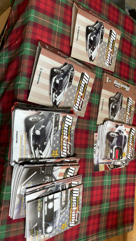 BOX FORD MUSTANG MAGAZINES