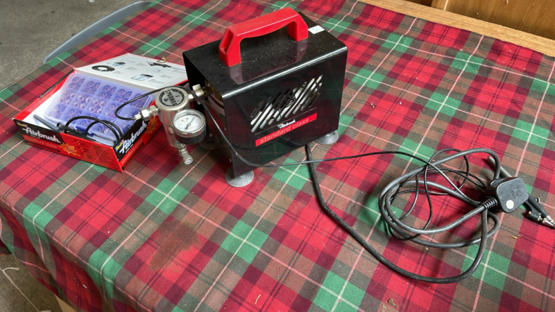 AIRBRUSH COMPRESSOR WITH AIR BRUSH