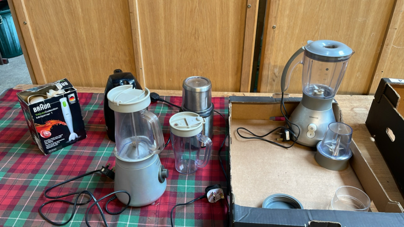 BOX ELECTRICAL KITCHEN ITEMS
