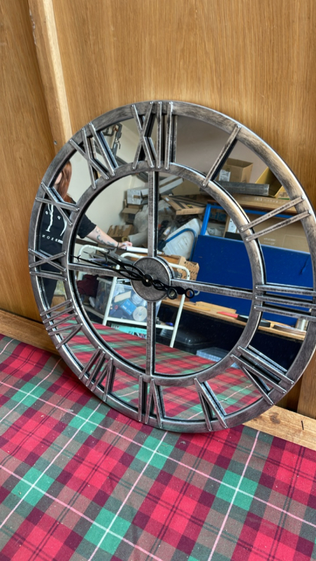MIRROR CLOCK