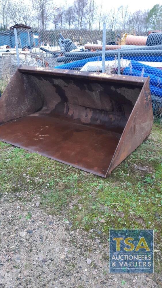 MANITOU 8 FT 2 TON GRAIN BUCKET